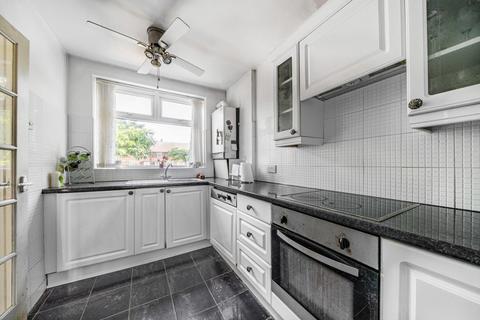 123 Meadowgate Road, Salford, M6 8EN