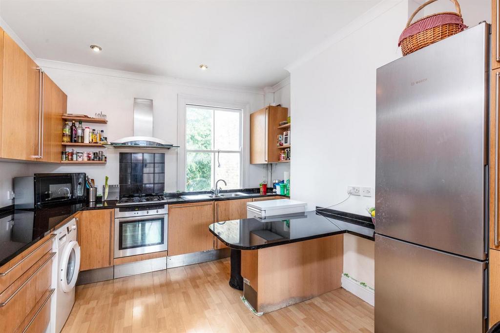 Galveston Road, Putney SW15 3 bed flat £3,200 pcm (£738 pw)