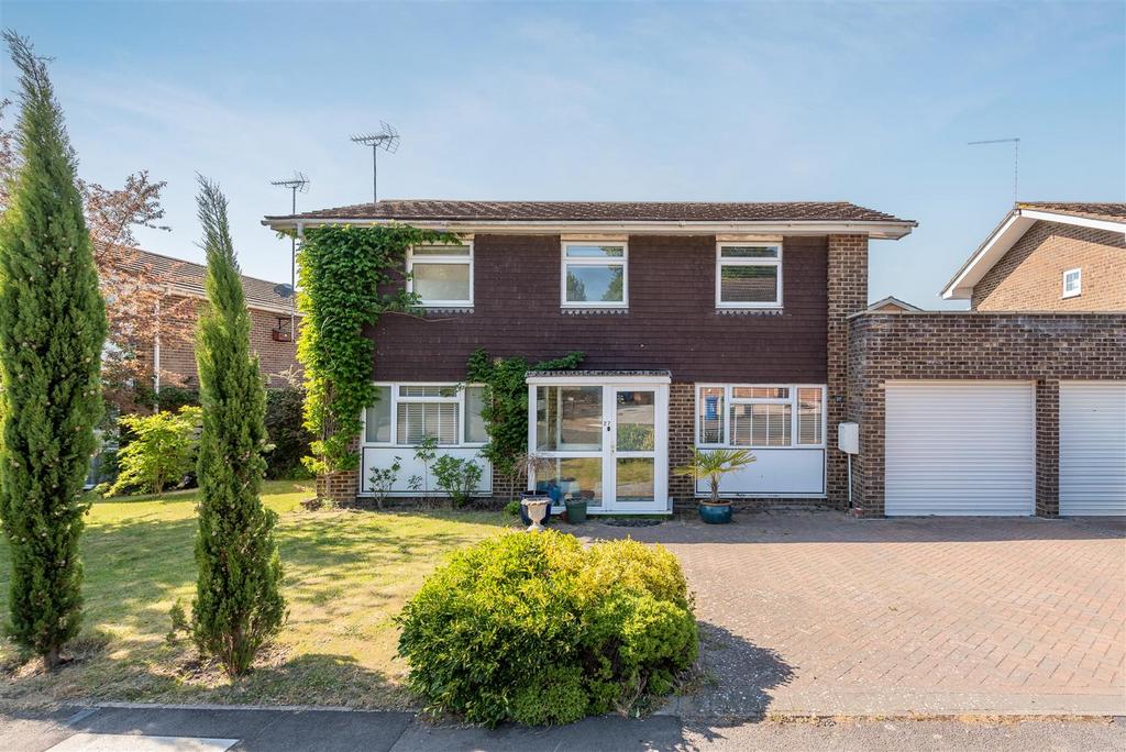 Sutherland Chase, Ascot 4 bed detached house for sale £750,000