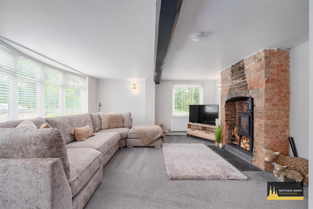 Church Road, Shilton, Coventry 3 bed link detached house £340,000