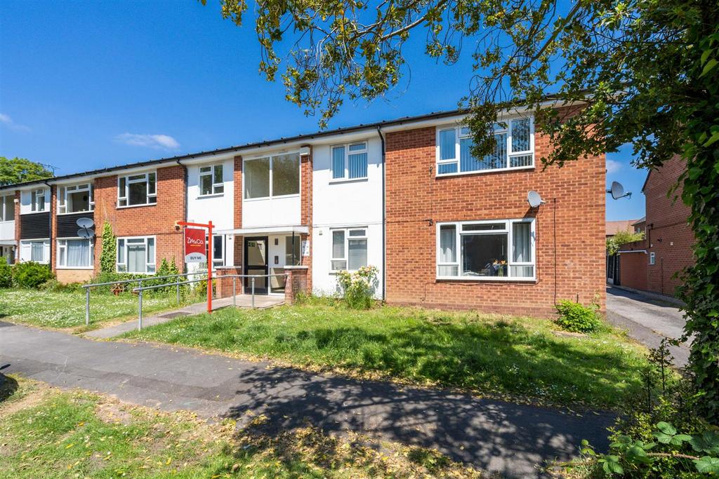 Packwood Close, Bentley Heath, Solihull 2 bed flat £200,000