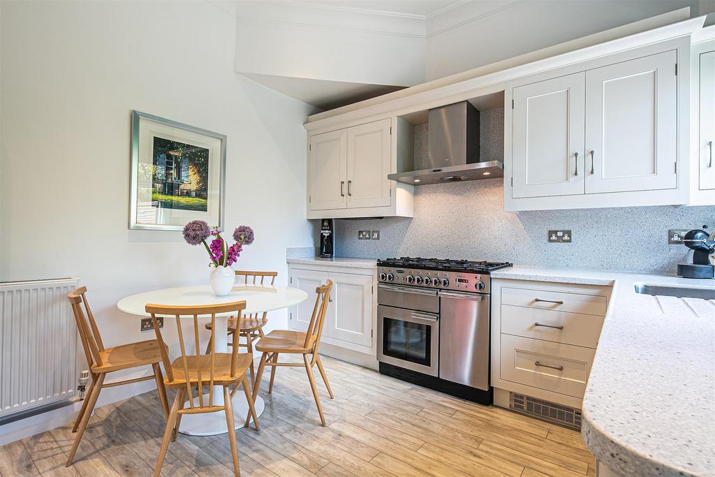 Alternate breakfast kitchen