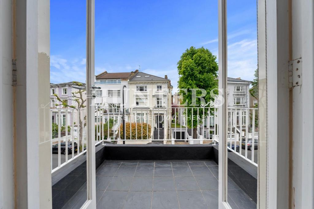 Buckland Crescent, London, NW3 3 bed flat for sale £999,999
