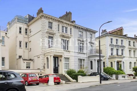 3 bedroom flat for sale, Buckland Crescent, London, NW3