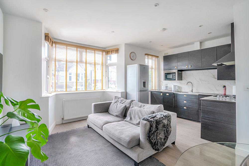 Audley Road, Hendon, NW4 3 bed flat to rent £2,800 pcm (£646 pw)