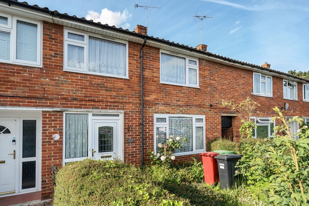 Slough, Berkshire, SL2 3 bed terraced house for sale £350,000