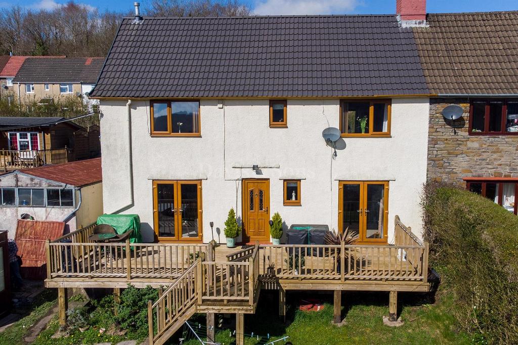 Aelybryn Terrace, Newbridge, Newport. NP11 3 bed semidetached house