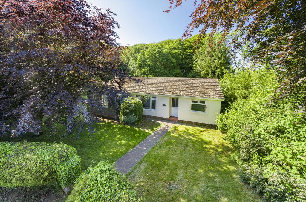 Stoodleigh, Tiverton, Devon, EX16 2 bed bungalow for sale £425,000
