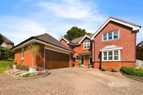 4 Bankside, Epsom, KT17 3AR