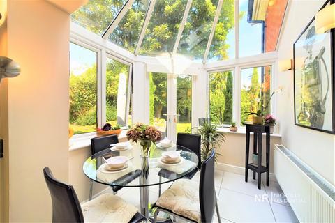 4 Bankside, Epsom, KT17 3AR