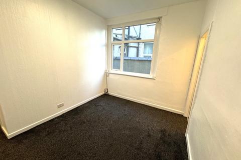 Studio to rent, Holmfield Road, Blackpool FY2