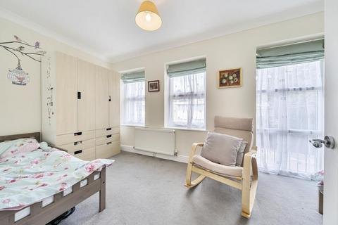 10 Windlesham Grove, London, SW19 6AW