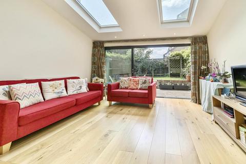 10 Windlesham Grove, London, SW19 6AW