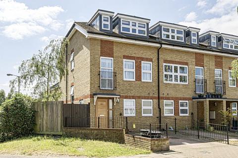 10 Windlesham Grove, London, SW19 6AW