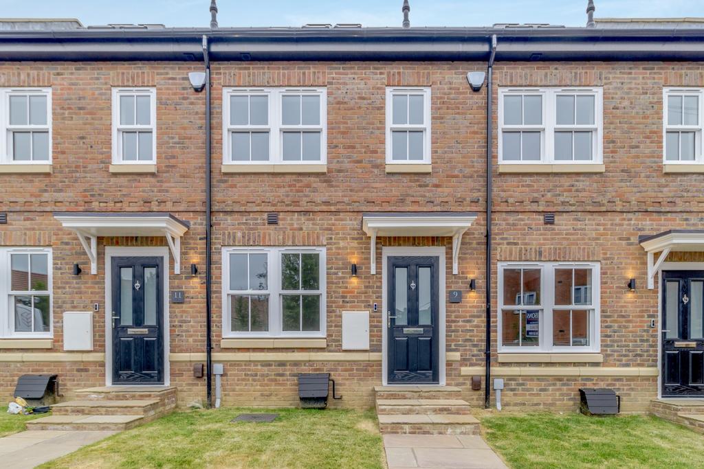 Hivings Hill, Chesham 3 bed terraced house for sale £569,950