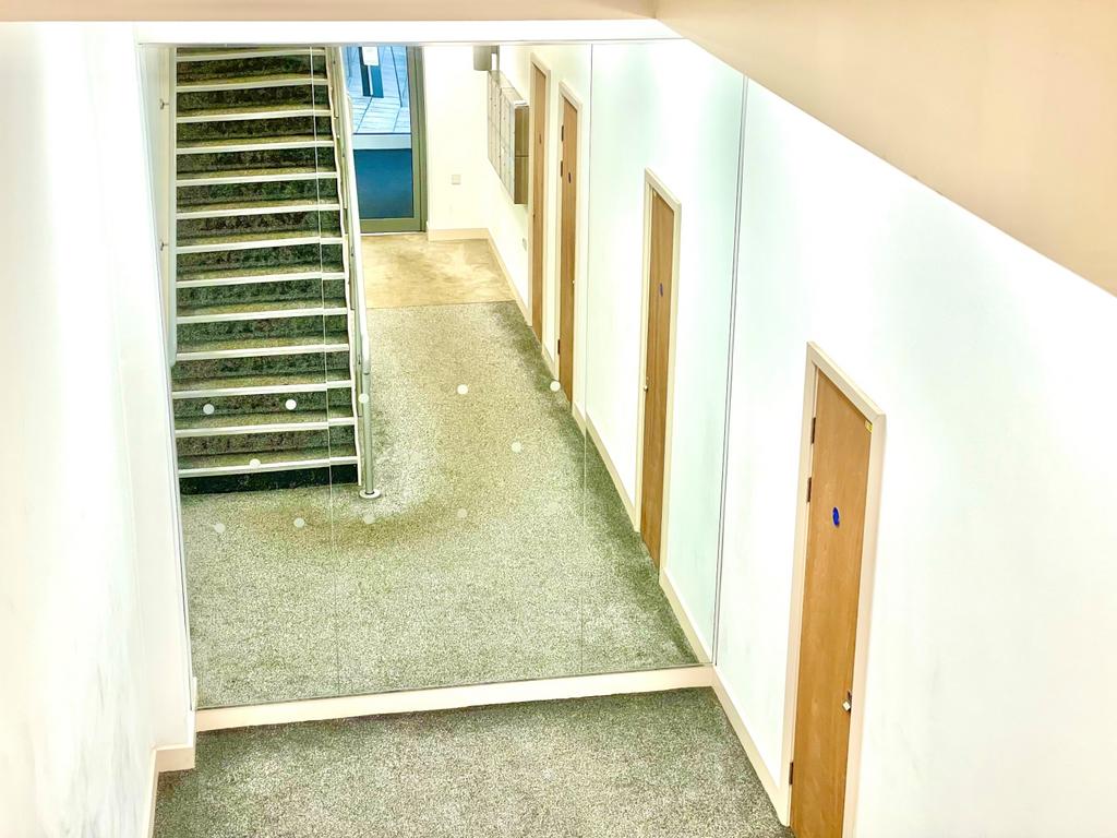 9 Tudor Court COMMUNAL ENTRANCE