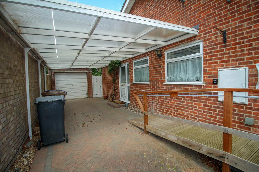 Carport / Garage