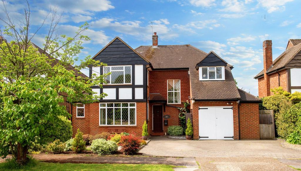 Knowle Park, Cobham, KT11 4 bed detached house for sale £1,395,000