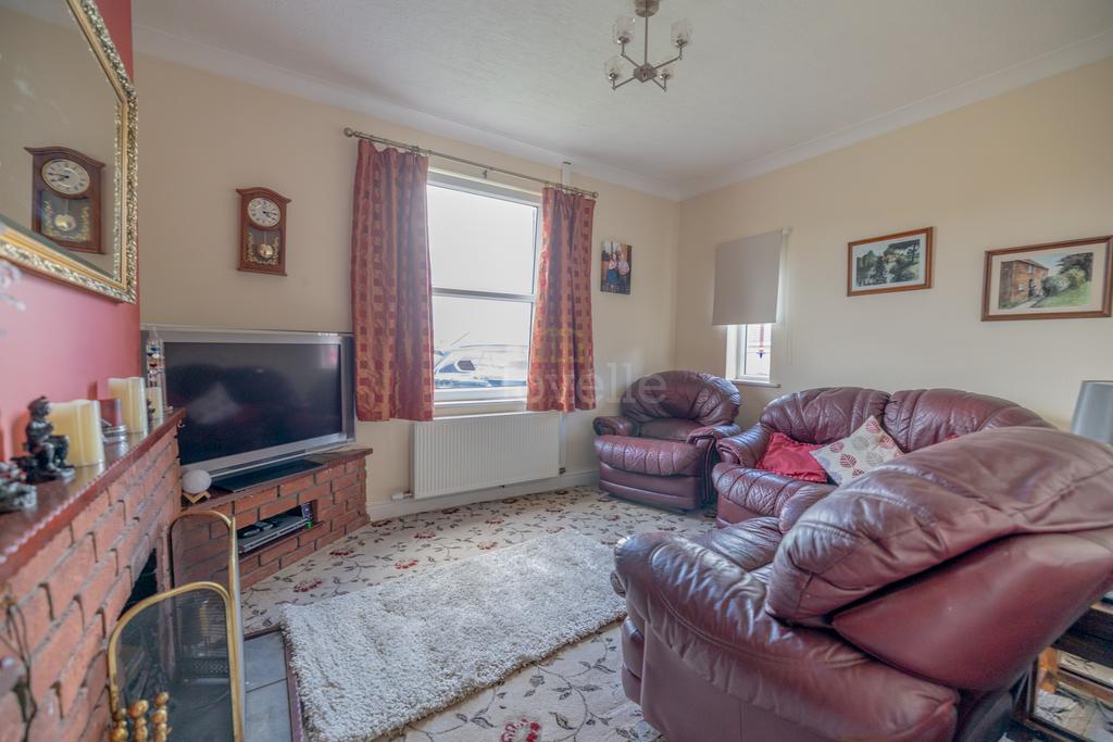 Paddock Lane, Blyton DN21 2 bed semidetached house for sale £155,000