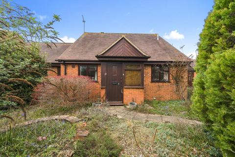 2 bedroom detached bungalow for sale - Sonning Common,  Berkshire,  RG4