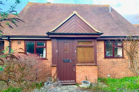 2 bedroom detached bungalow for sale - Sonning Common,  Berkshire,  RG4