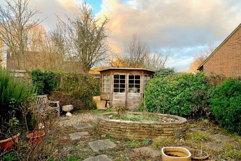 2 bedroom detached bungalow for sale - Sonning Common,  Berkshire,  RG4