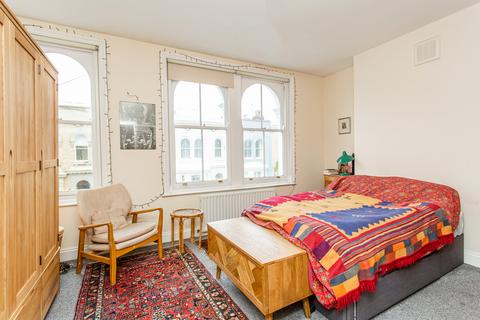 30 Strahan Road, London, E3 5DB