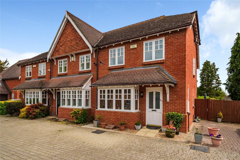 Send, Surrey, GU23 3 bed end of terrace house for sale £637,000