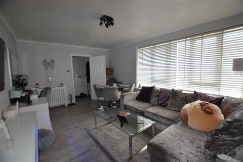 2 bedroom apartment to rent, Warren Road, North Chingford, E4