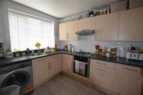 2 bedroom apartment to rent, Warren Road, North Chingford, E4