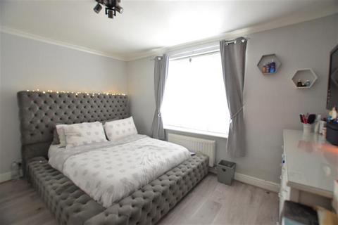 2 bedroom apartment to rent, Warren Road, North Chingford, E4