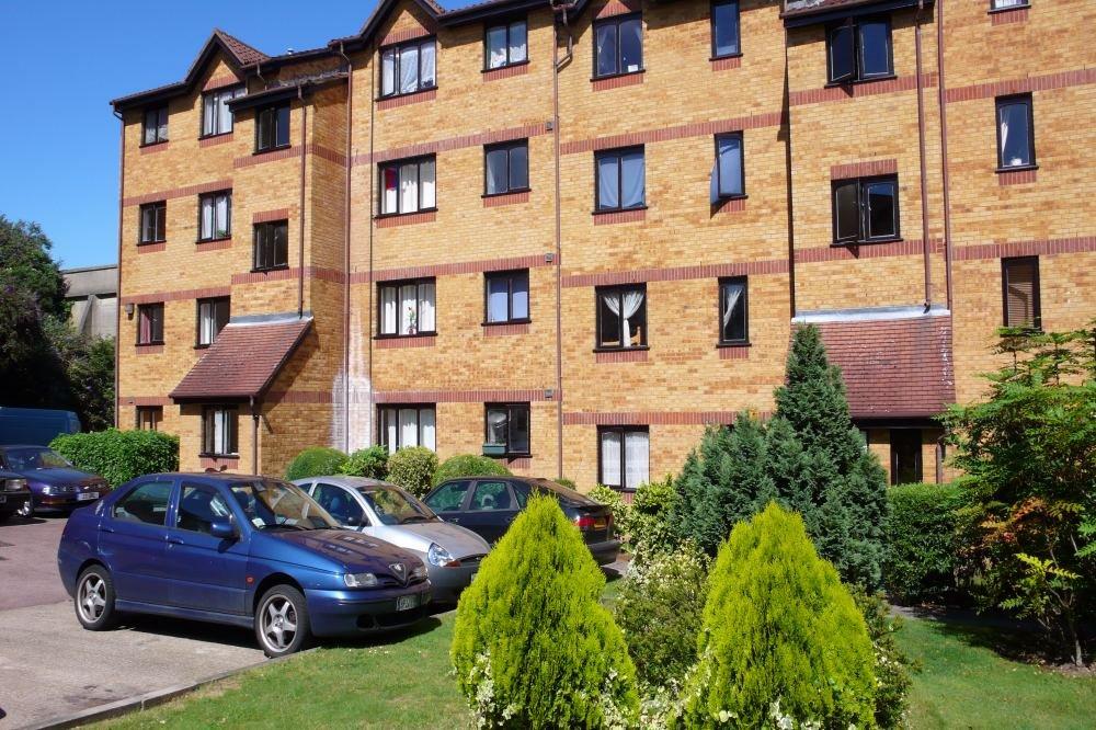 Cornmow Drive, Dollis Hill Studio £1,200 pcm (£277 pw)