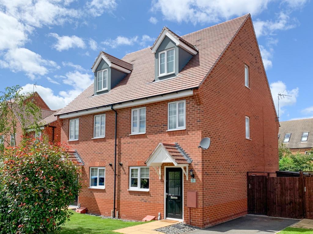 Brackley Crescent, Warwick, CV34 6XT 3 bed townhouse £1,350 pcm (£312 pw)