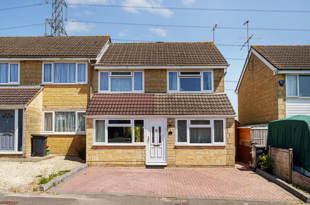 North Home Road, Cirencester, Gloucestershire, GL7 3 bed end of terrace