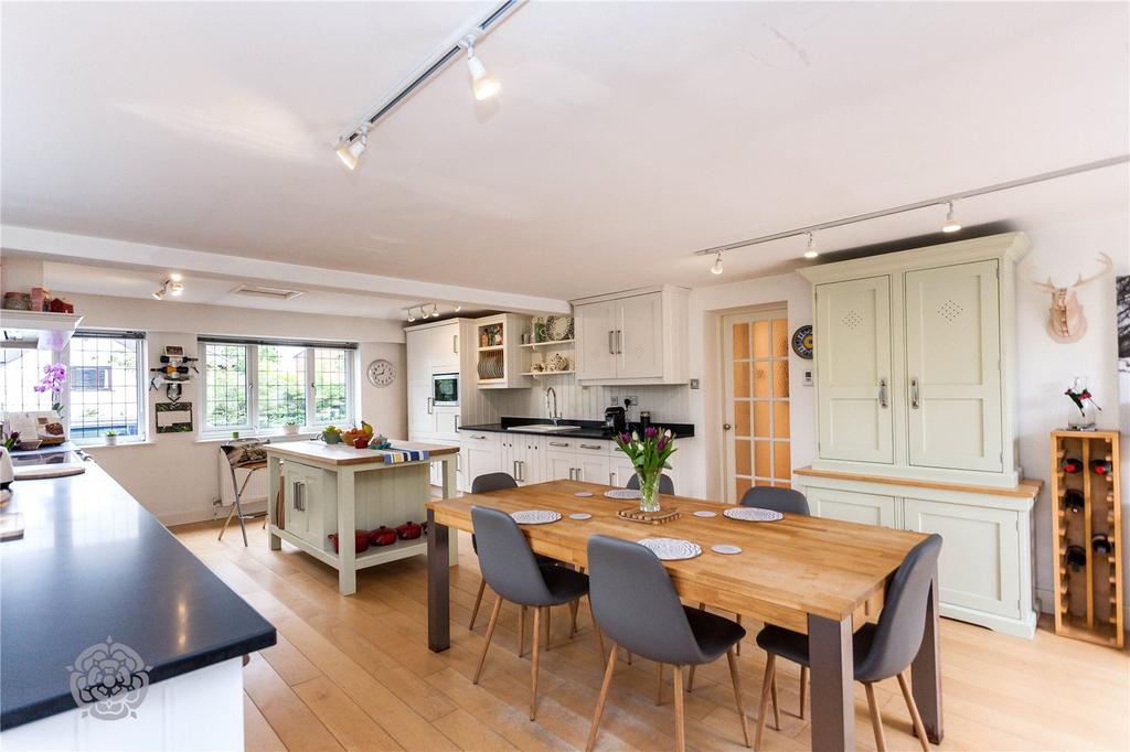 Tor Avenue, Greenmount, Bury, Greater Manchester, BL8 4HG 4 bed