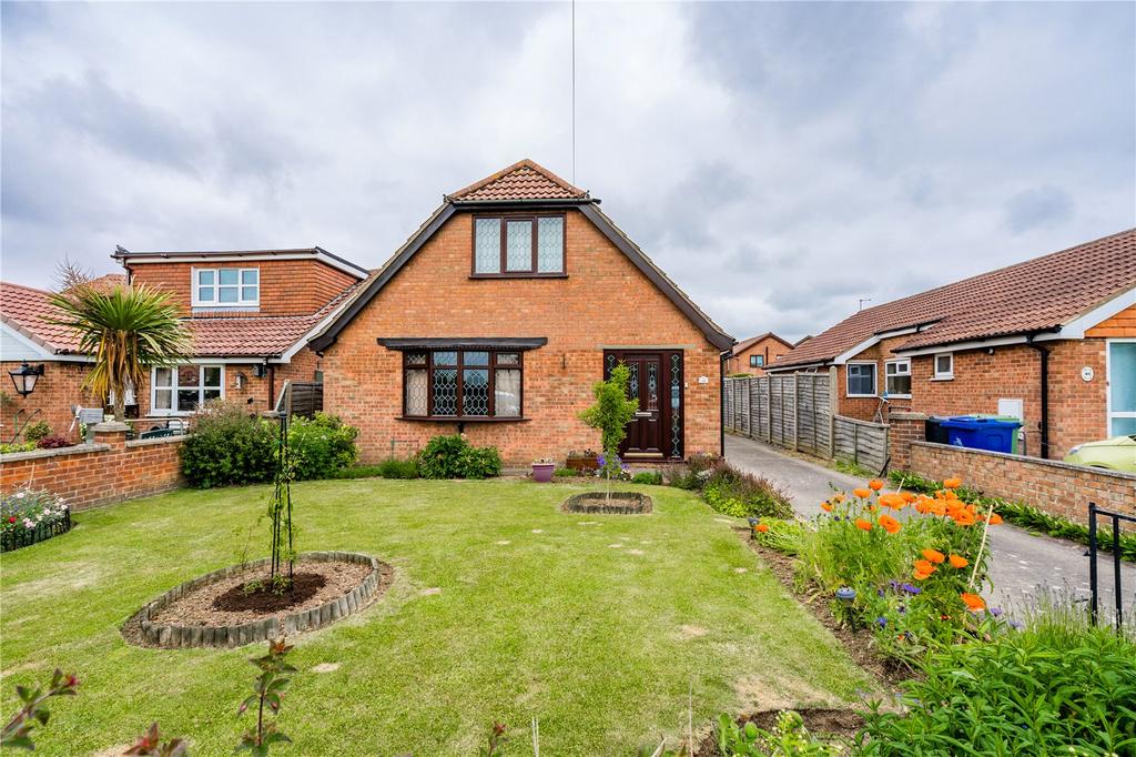 Bradley Road, Waltham, Grimsby, Lincolnshire, DN37 4 bed detached house for sale £287,000