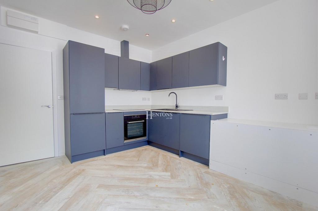 Connaught Road, Roath, Cardiff 1 bed ground floor flat for sale £137,500