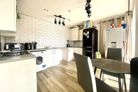 9 Oakes Crescent, Dartford, DA1 5UF