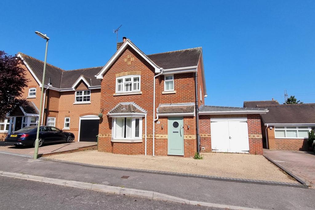 SHEARWATER AVENUE, FAREHAM 4 bed detached house for sale £499,950