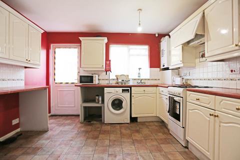 2 bedroom terraced house to rent, Palmer Road, Chadwell Heath, Dagenham, RM8
