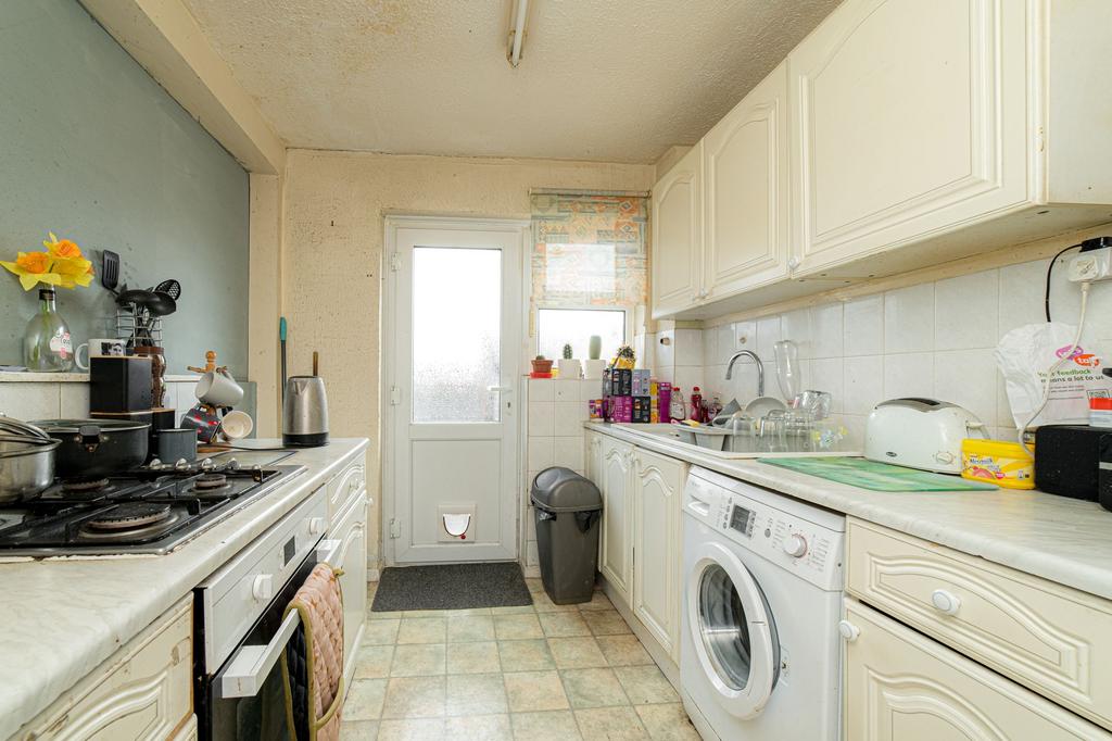 Becket Close, Whitstable, CT5 3 bed terraced house £300,000