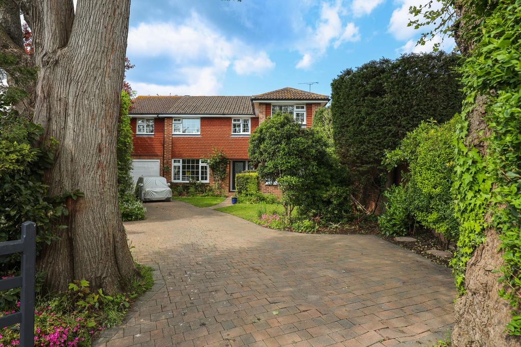 Gloucester Road, Burgess Hill, RH15 5 bed detached house for sale £