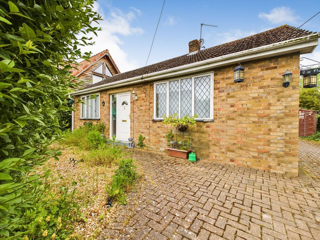 Stonely Road, Easton, Cambridgeshire. 2 bed detached bungalow for sale