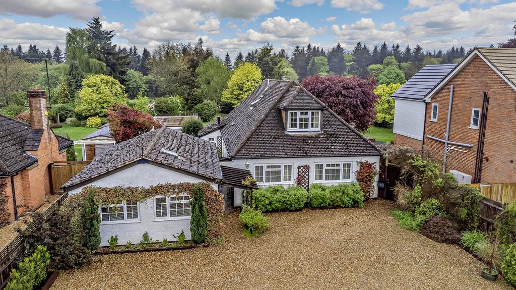 Pangbourne Road, Upper Basildon, Reading, Berkshire 4 bed detached