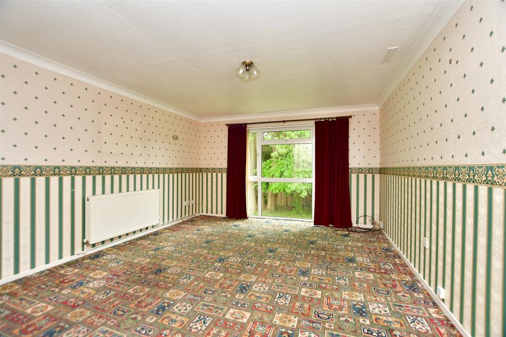 Sedley Close, Parkwood, Gillingham, Kent 2 bed flat £150,000