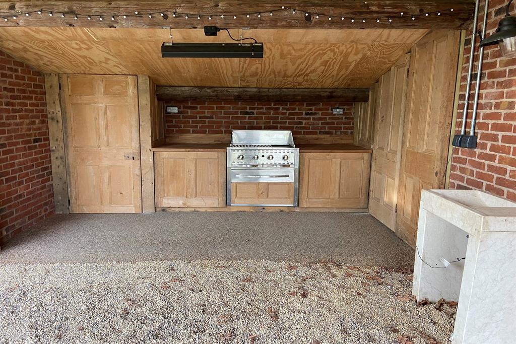 Outdoor Kitchen