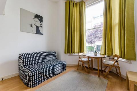 Studio to rent, Fairholme Road, West Kensington, London, W14