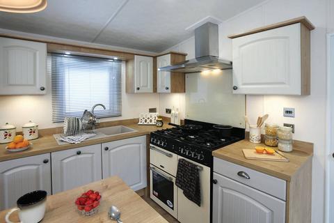 3 bedroom lodge for sale, Burnham On Crouch Essex