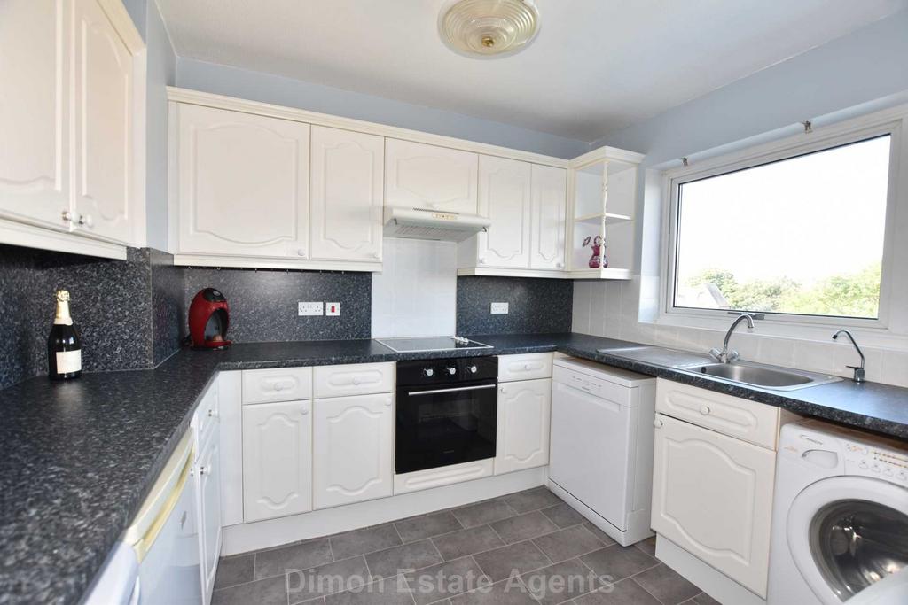 Elmhurst Road, Gosport 2 bed flat for sale £170,000