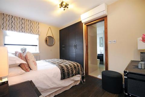3 bedroom apartment to rent, St. Johns Wood Park, London, NW8